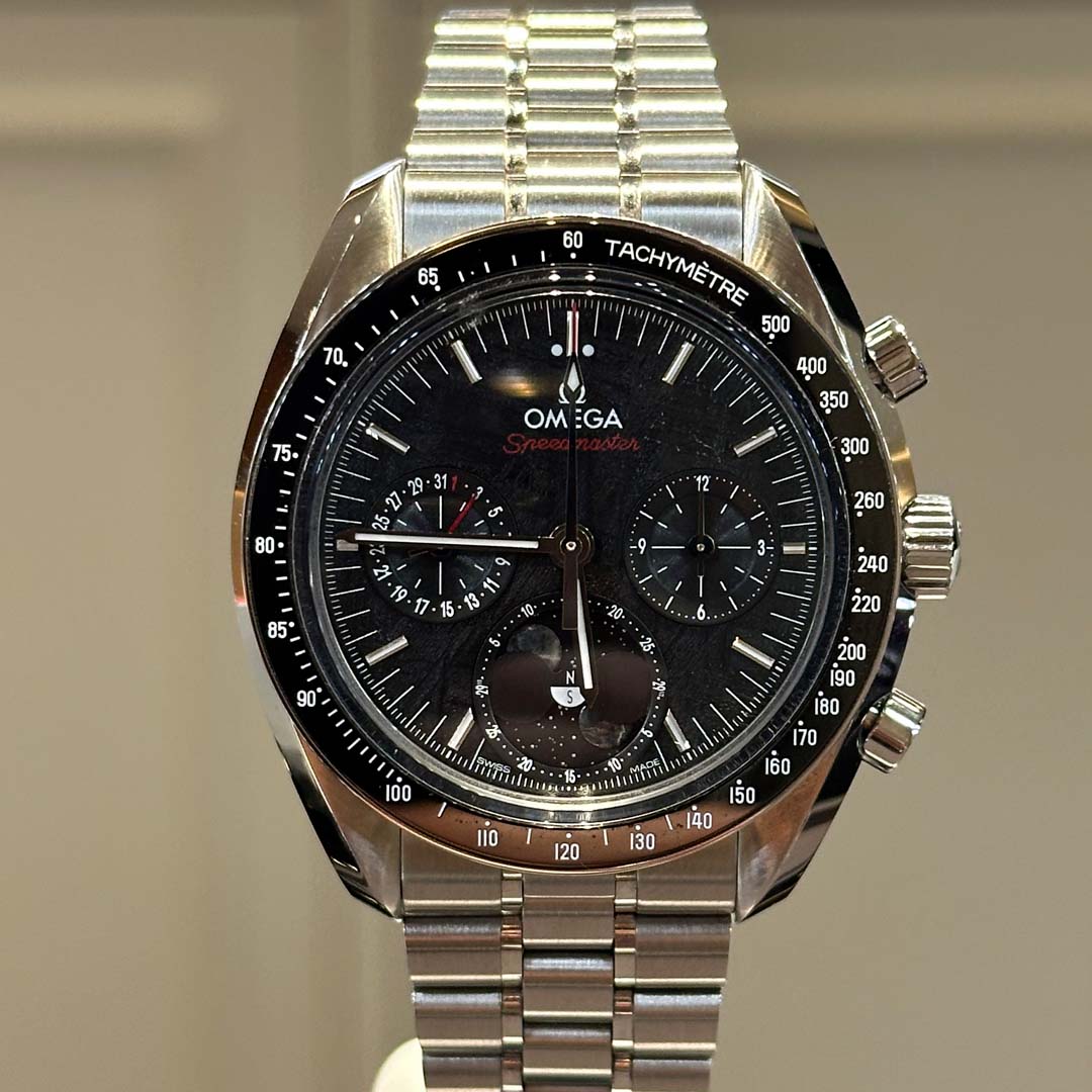 Discover a pre-owned OMEGA Speedmaster Moonphase 43mm with meteorite dial and lunar meteorite moons. A rare tribute to space exploration.