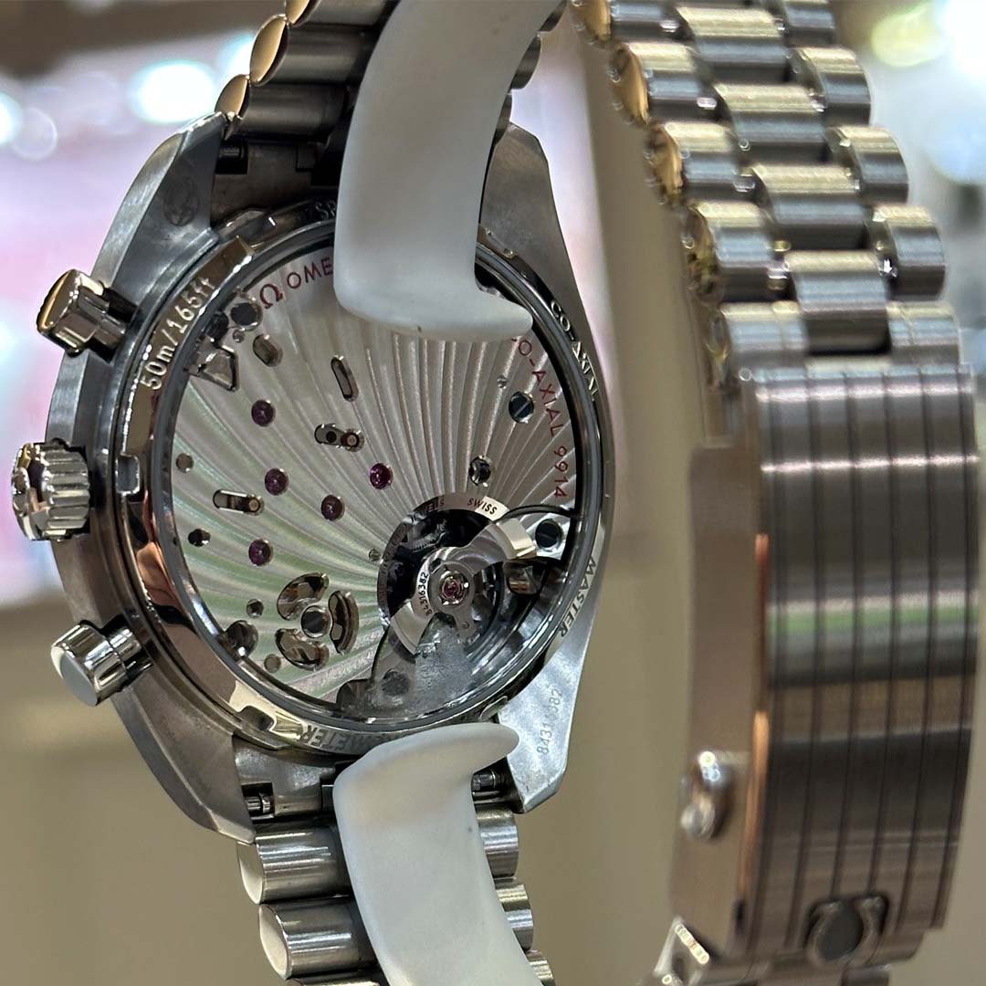 Pre-owned Speedmaster Moonphase 43mm celebrating lunar history with meteorite materials and a precision Master Chronometer movement.