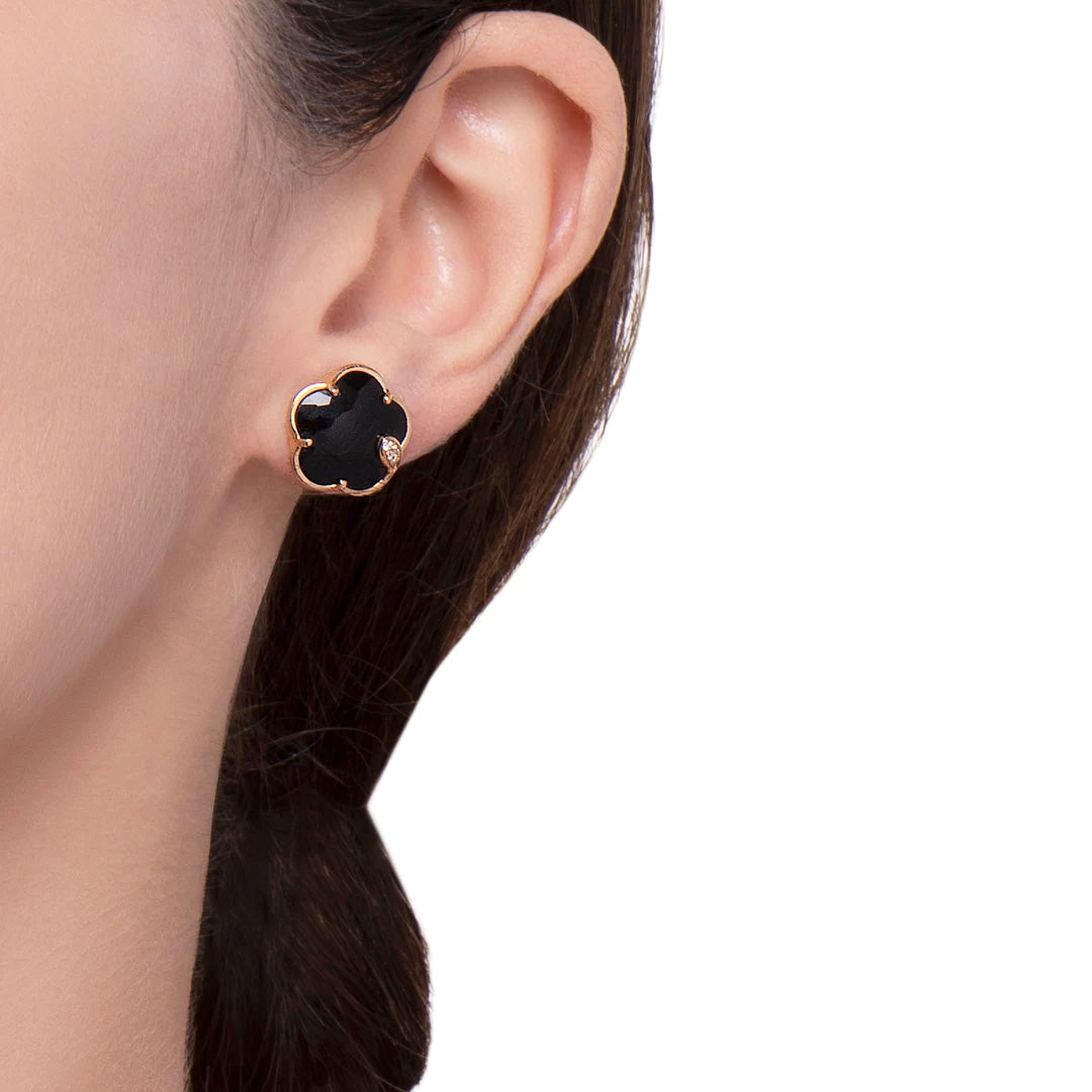 peti-joli-earrings-earrings-18k-rose-gold-onyx-diamonds-MODEL