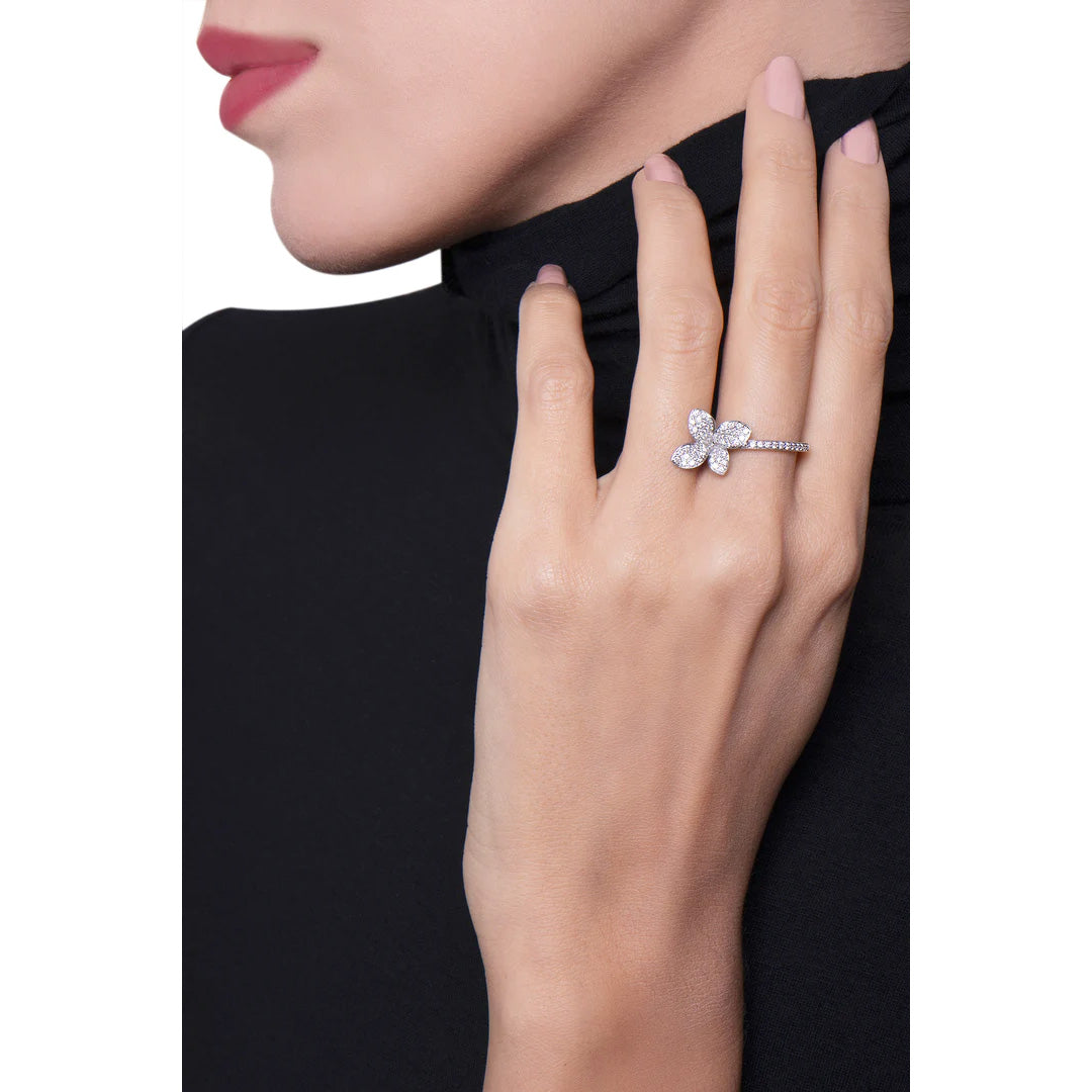  Analyzing image    petit-garden-ring-rings-18k-white-gold-diamonds-small-flower-15381b-model