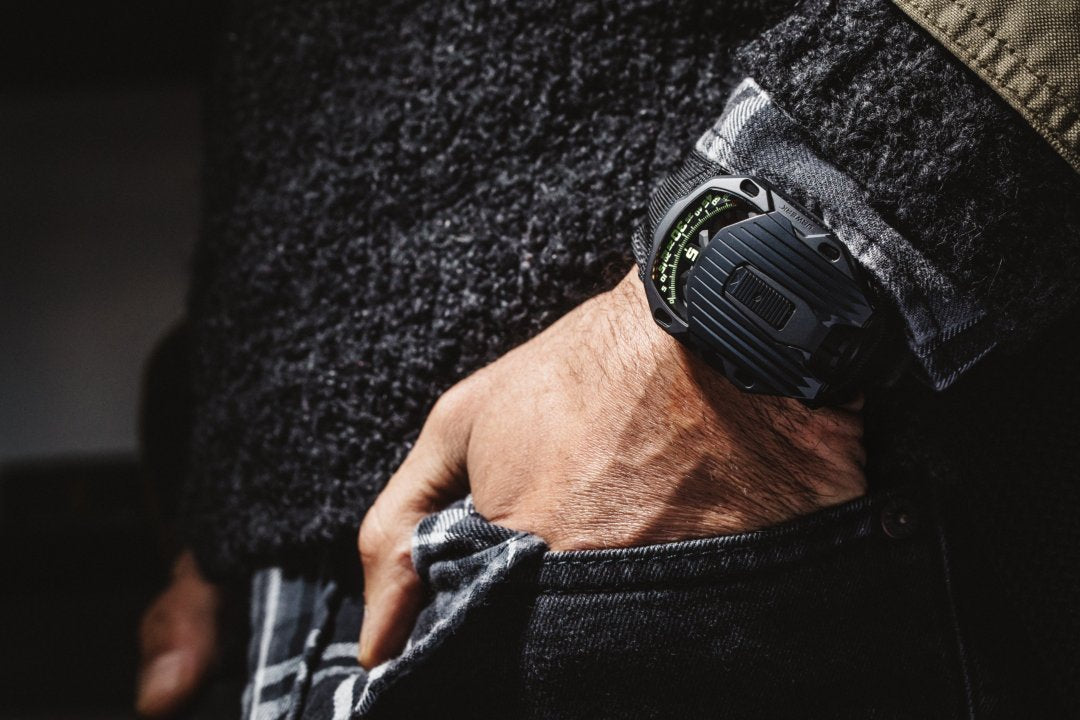 urwerk_ur-105_ct_streamliner-BLACK