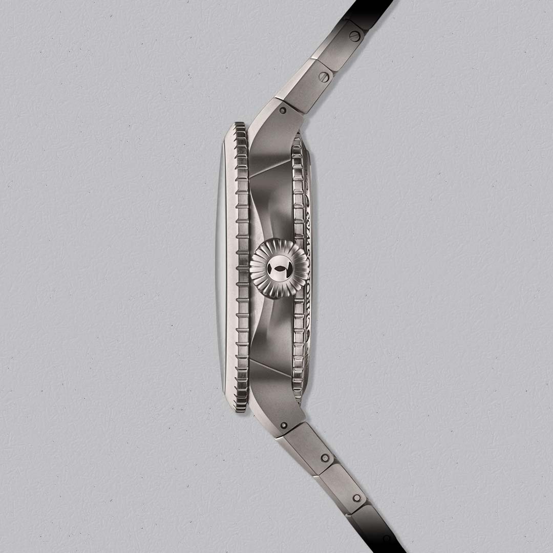 	The Chronoswiss Pulse One Blue features a three dimensional regulator display, retrograde seconds and lightweight Grade 5 titanium case.