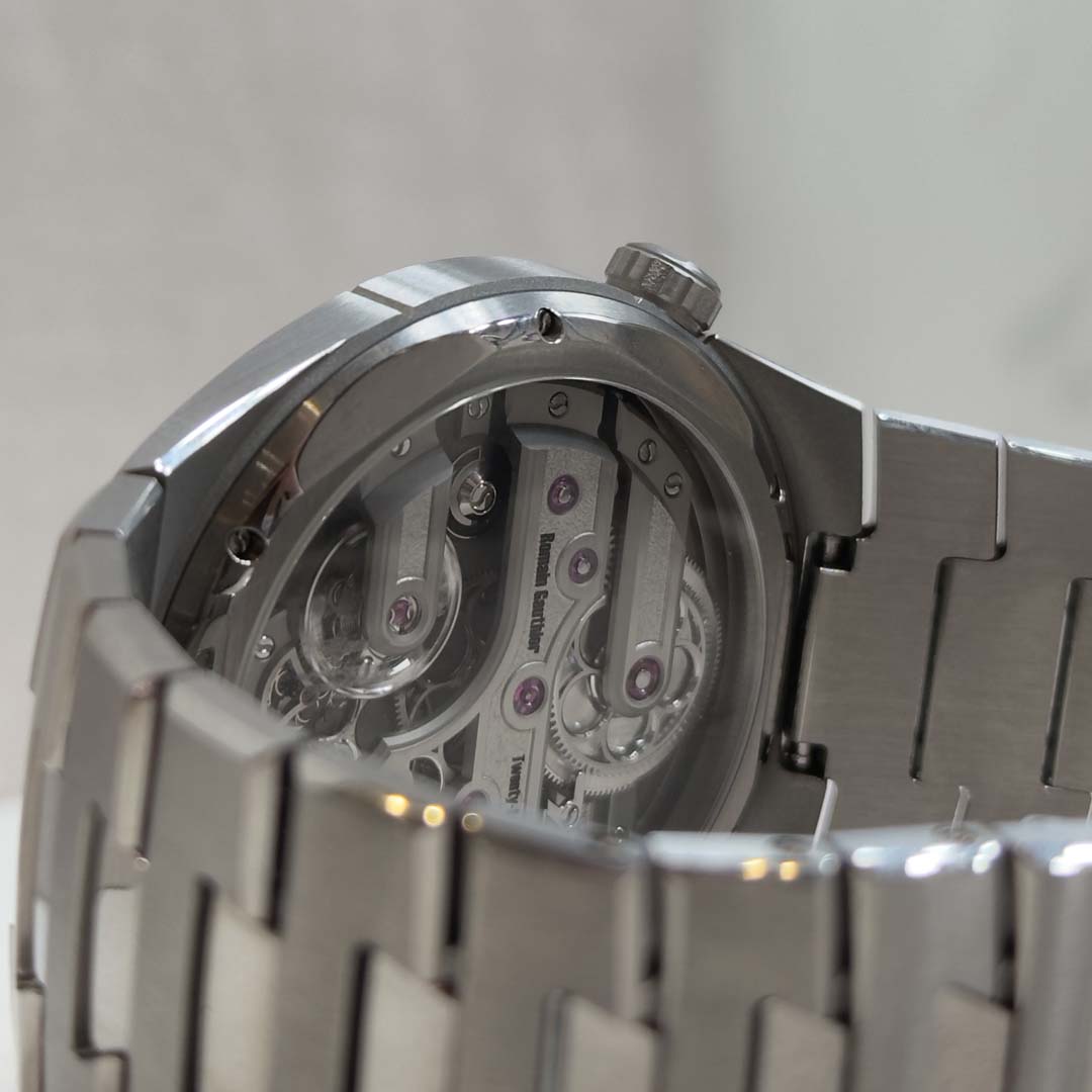 The Romain Gauthier C by Romain Gauthier Titanium Edition features a warm salmon dial, lightweight titanium case, and refined automatic calibre. Available pre owned.