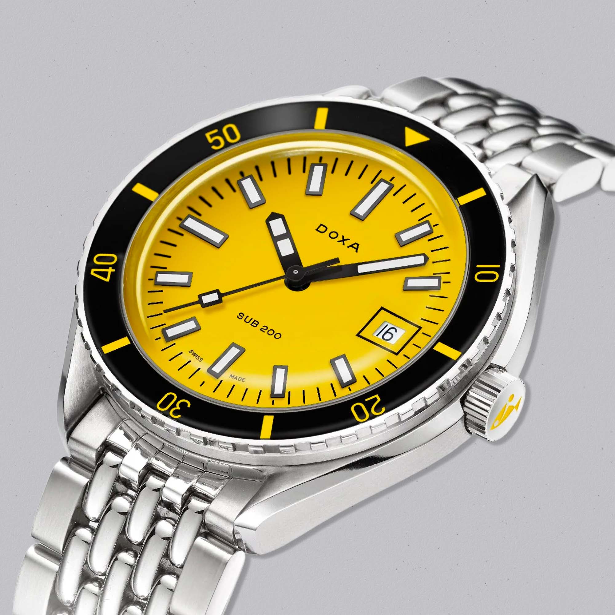 Discover the DOXA SUB 200 Divingstar, combining reliable Swiss engineering with high visibility styling for everyday and underwater use.