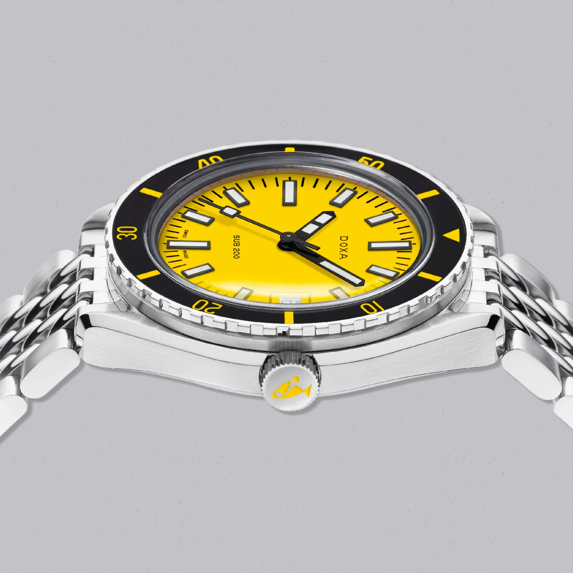 The DOXA SUB 200 Divingstar delivers dependable dive performance, strong legibility, and iconic DOXA character.