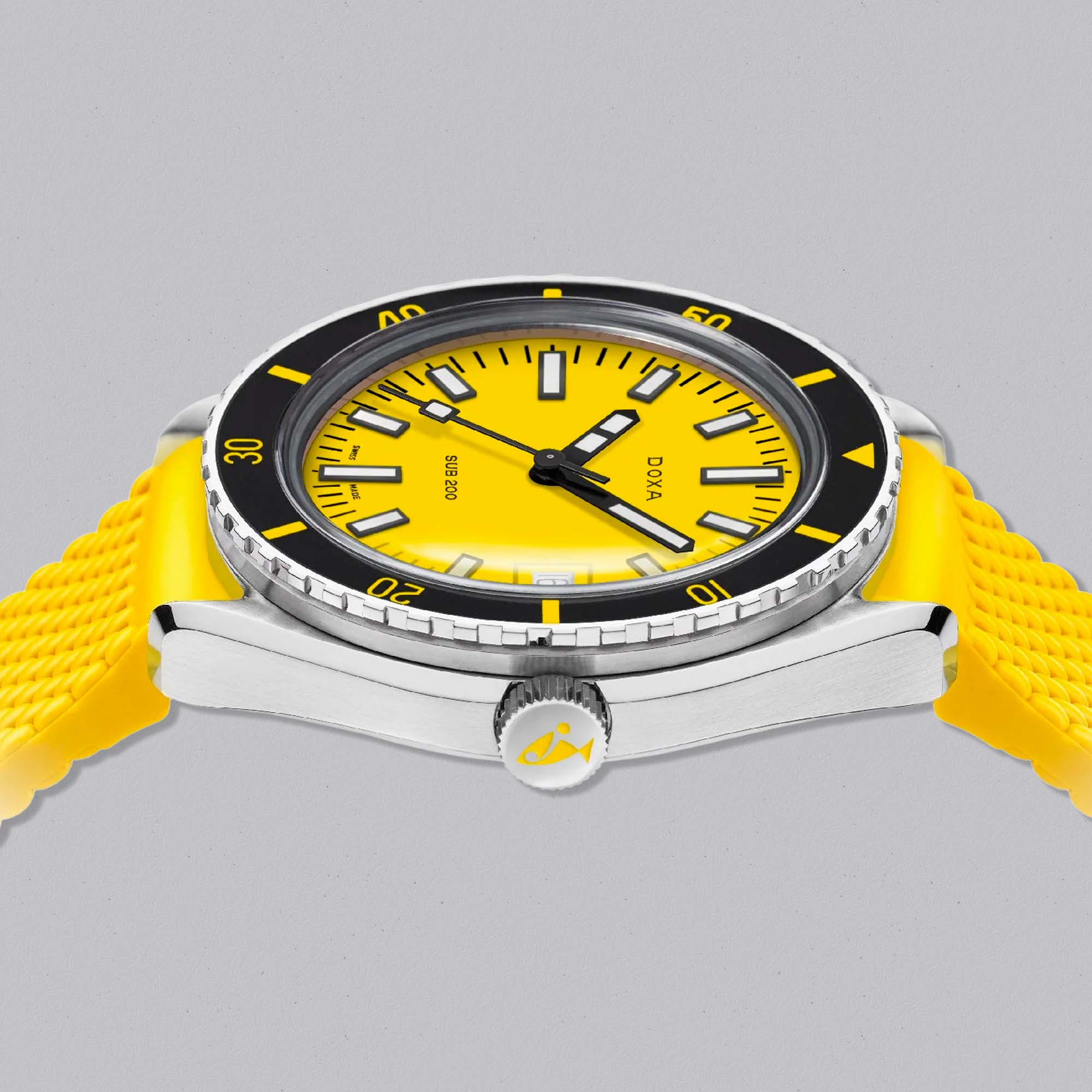 Explore the DOXA SUB 200 Divingstar with bold yellow dial and steel bracelet — a 200m Swiss dive watch blending heritage and performance.