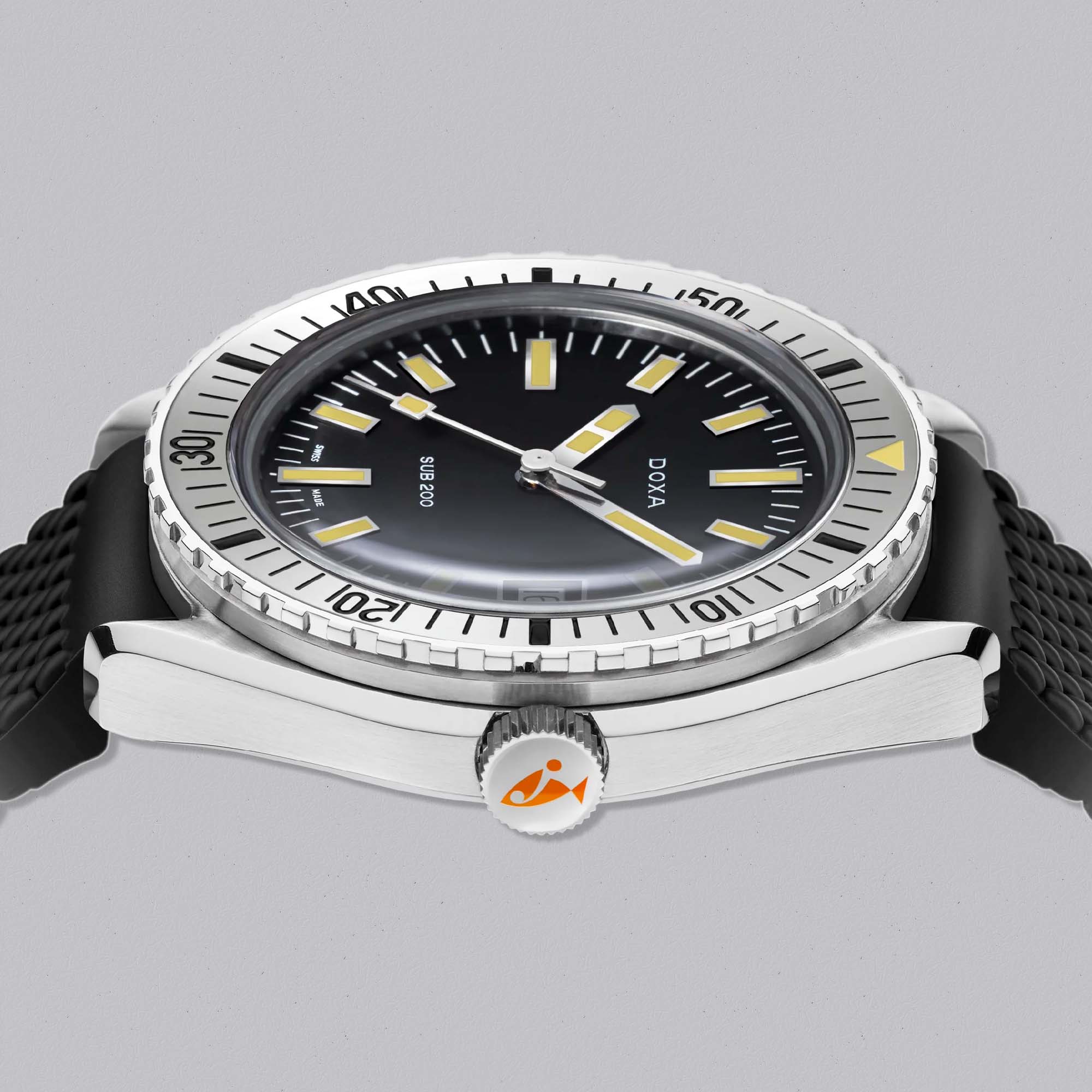The DOXA SUB 200 Sharkhunter delivers dependable dive performance, restrained design, and enduring DOXA heritage.