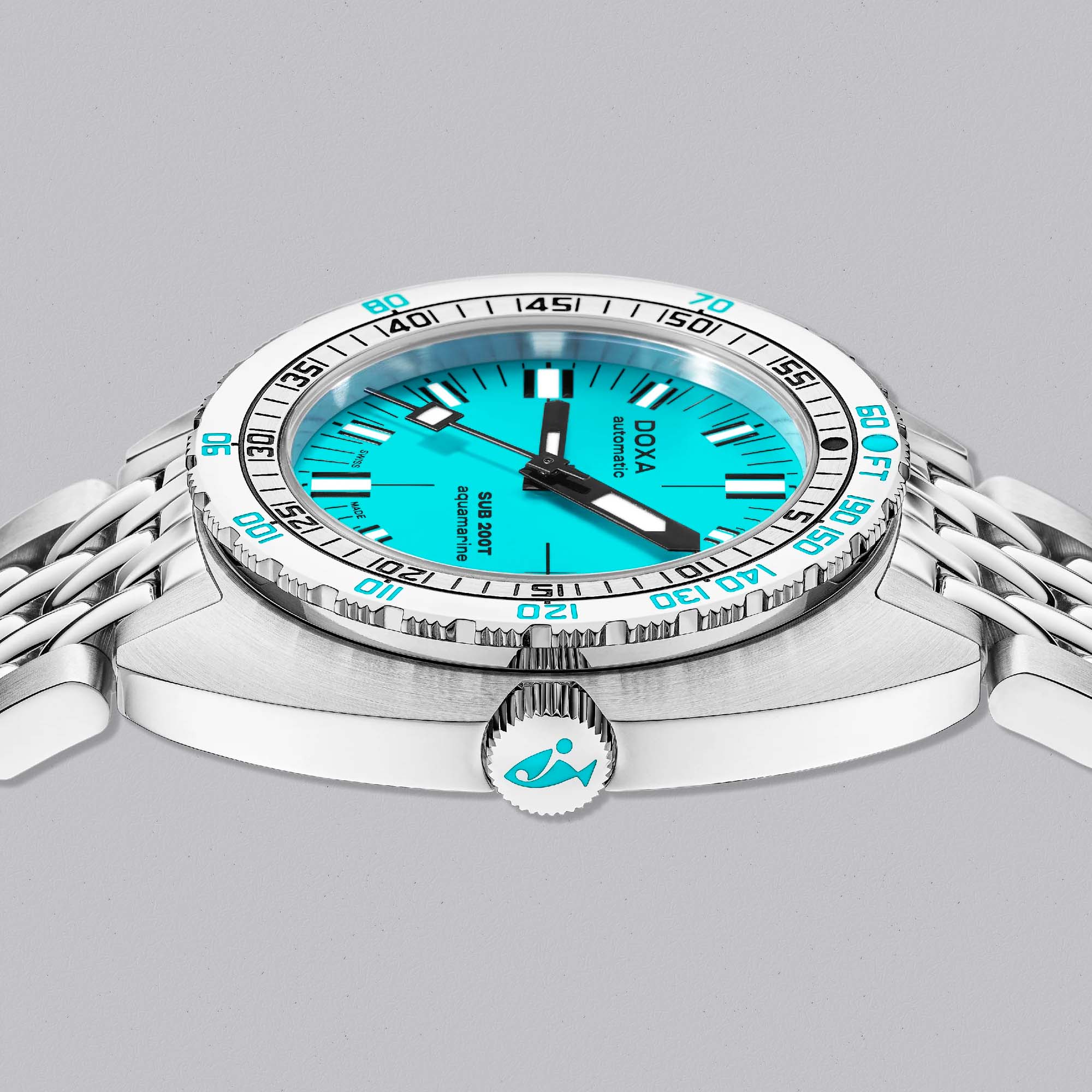 A contemporary dive watch with strong character, the Doxa SUB 200T Aquamarine delivers bold legibility, a stainless steel case, and authentic Doxa diving heritage.