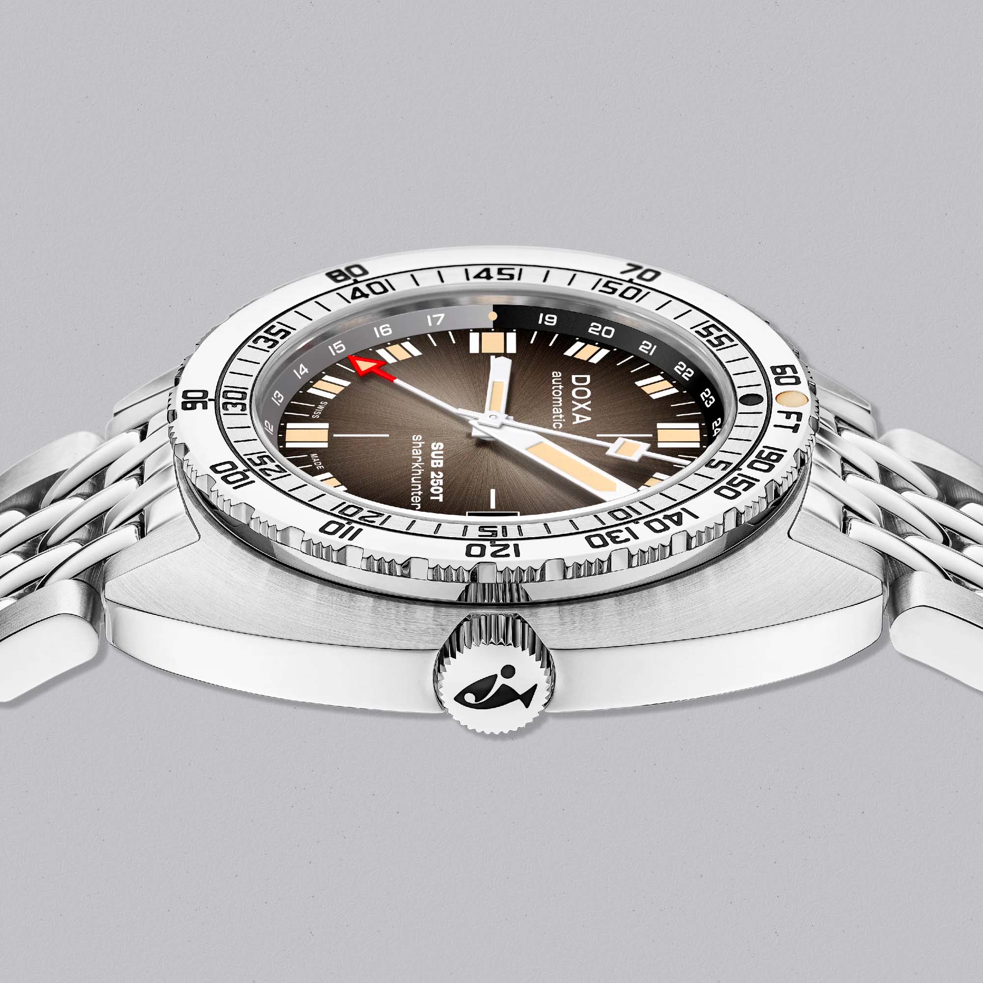 The DOXA SUB 250T GMT Sharkhunter Vintage delivers robust Swiss engineering, a restrained dial, and reliable GMT performance.