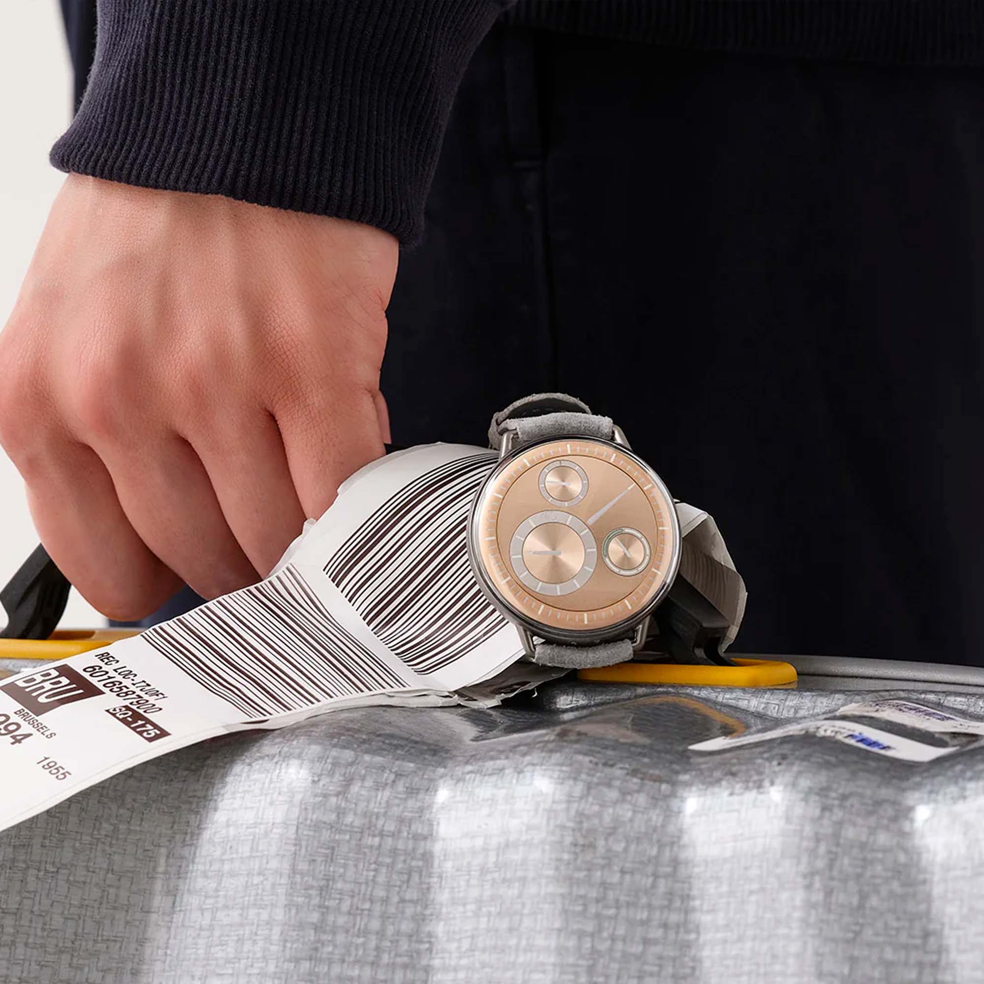 Discover the Ressence Type 1° Rose Gold, where fluid orbital time display meets warm precious-metal elegance in a uniquely modern mechanical watch.