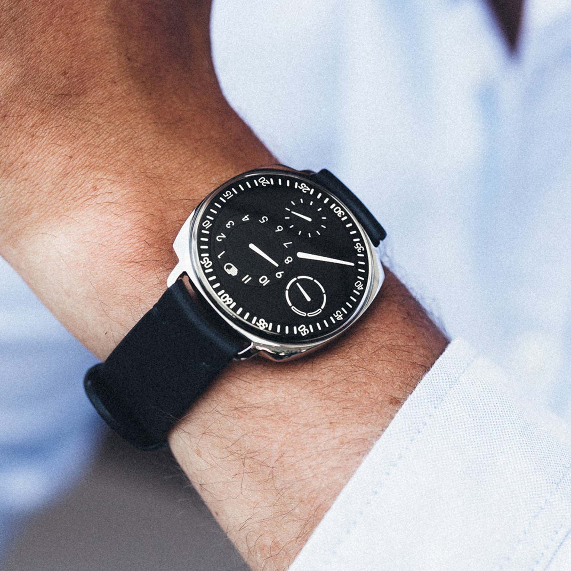 type-1-squared-black-lifestyle-2