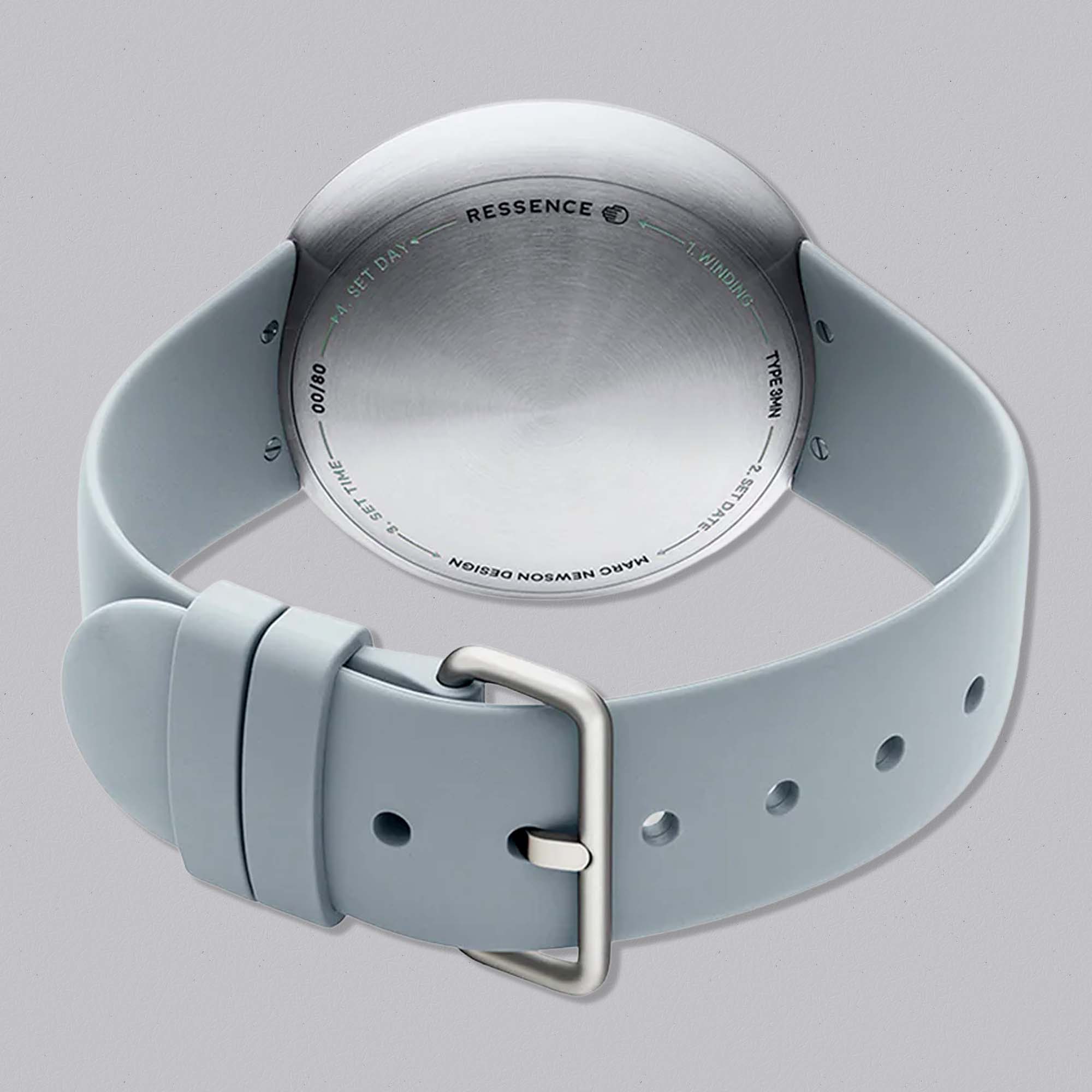 The Ressence Type 33 Marc Newson blends art, engineering and design into a seamless whole. A refined timepiece for collectors who value originality.