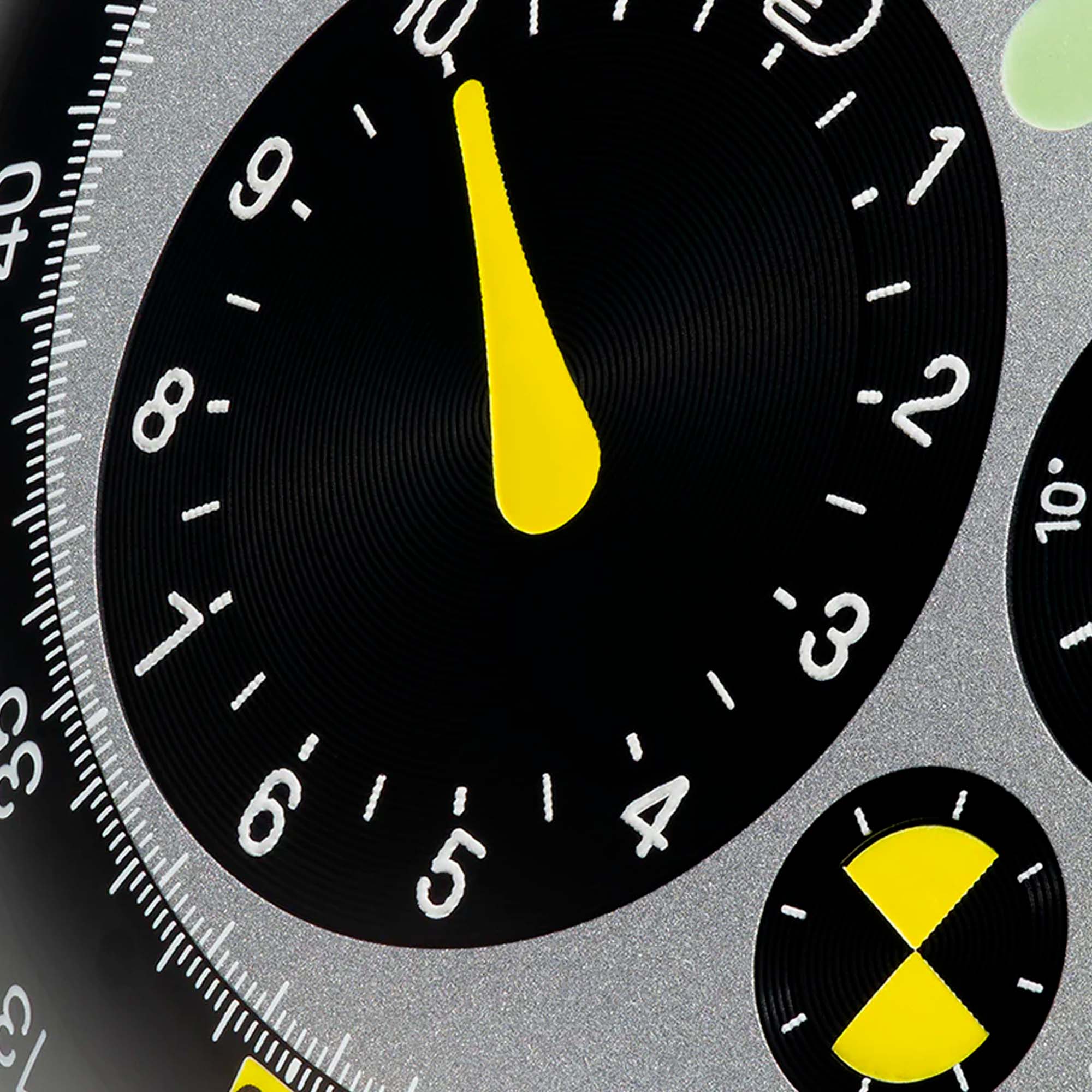 Experience the Ressence Type 33 Marc Newson, where flowing lines meet technical brilliance. A fresh perspective on contemporary independent watchmaking.