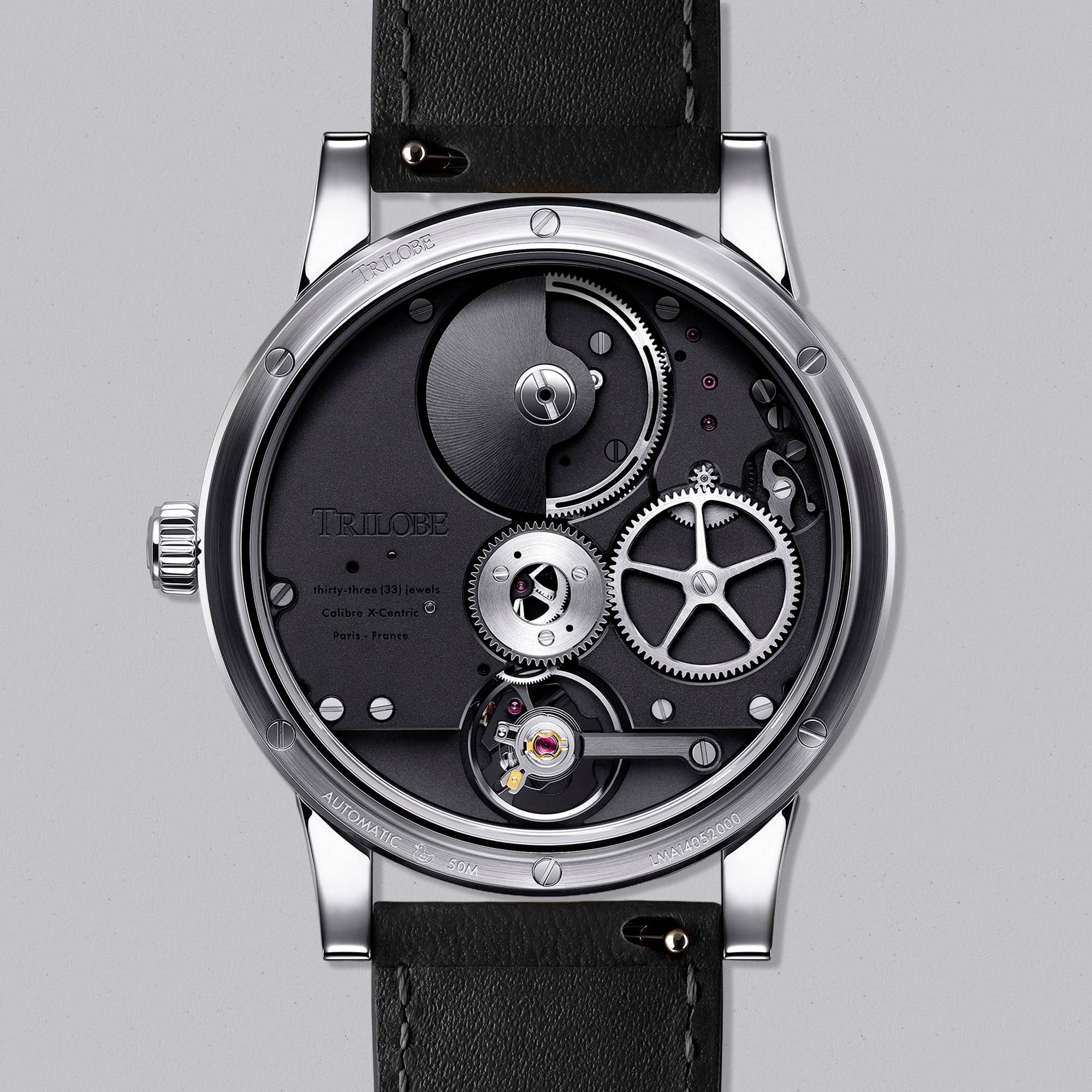 Trilobe’s Une Folle Journée Dune blends avant-garde mechanics with poetic minimalism. A sculptural expression of time unlike any other.