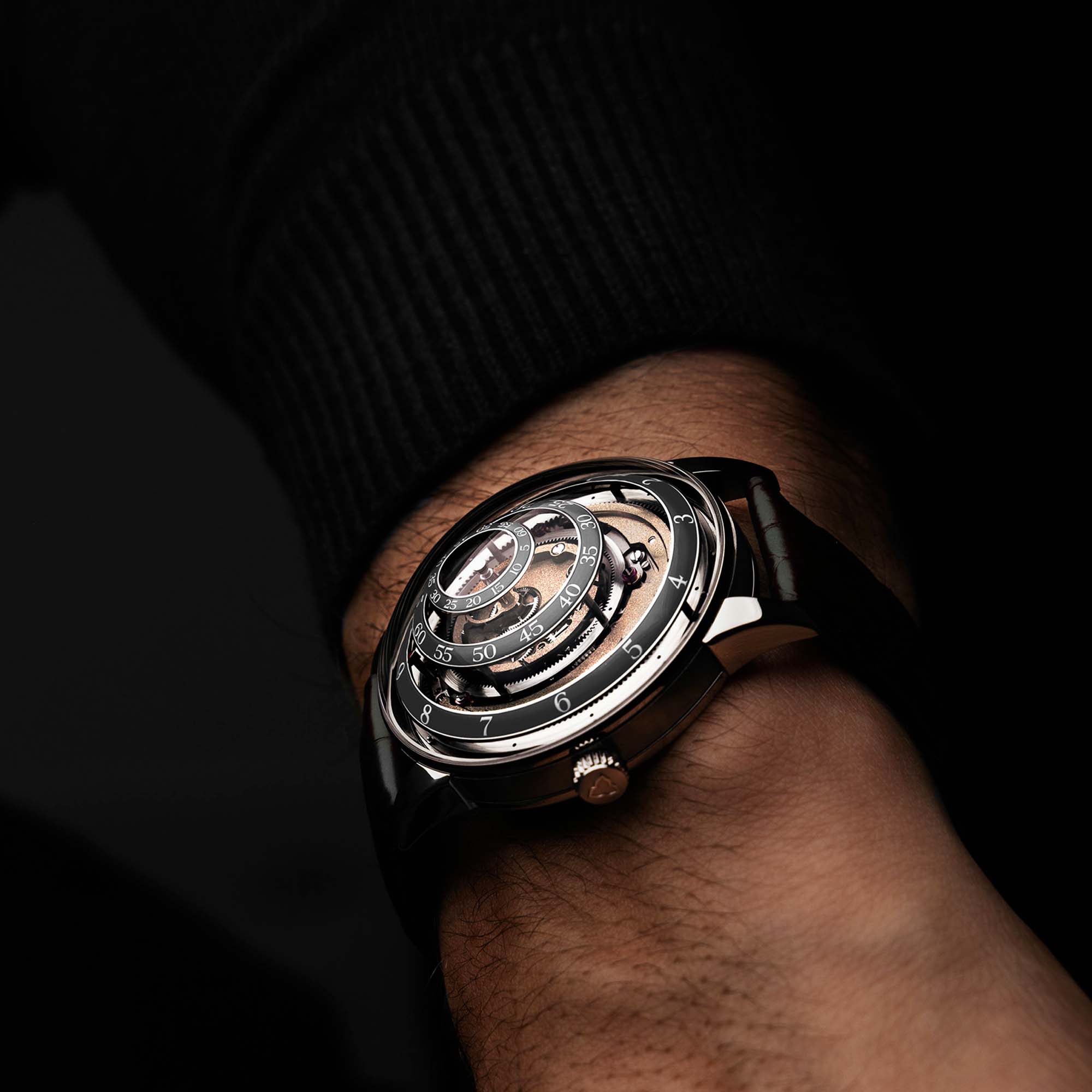 Experience Une Folle Journée Dune by Trilobe — a captivating dance of rotating rings and elegant architecture, celebrating freedom in time.