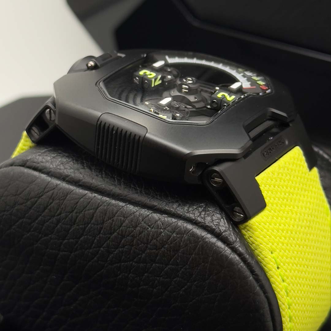 urwerk-120-space-black-reverse-side