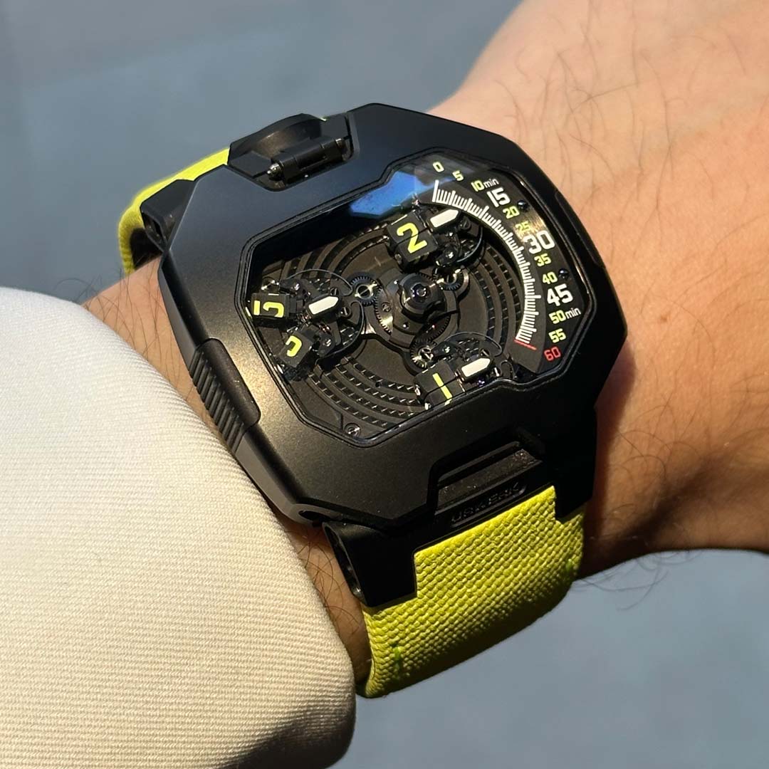 urwerk-120-space-black-wrist