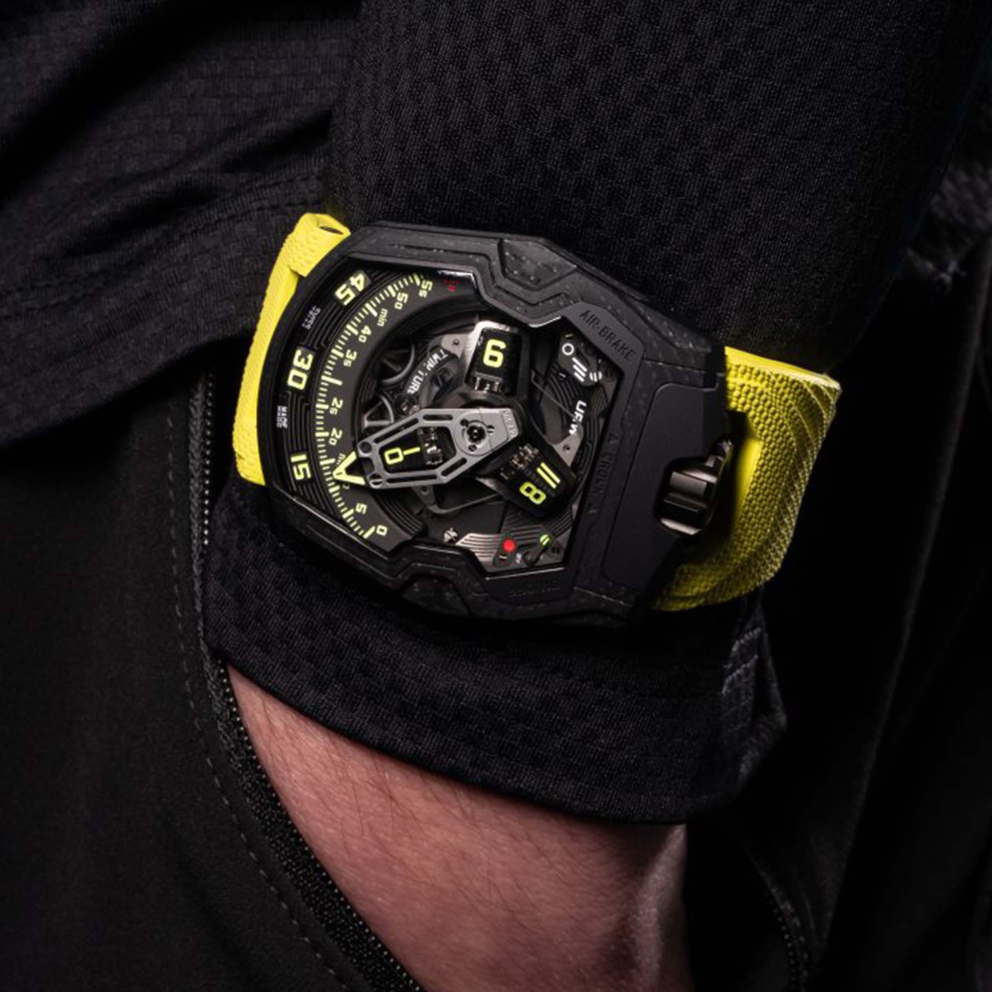 Explore the URWERK UR-230 Black Star, an independent haute horology timepiece with wandering hours, dual turbine regulation and a striking sidereal black case.